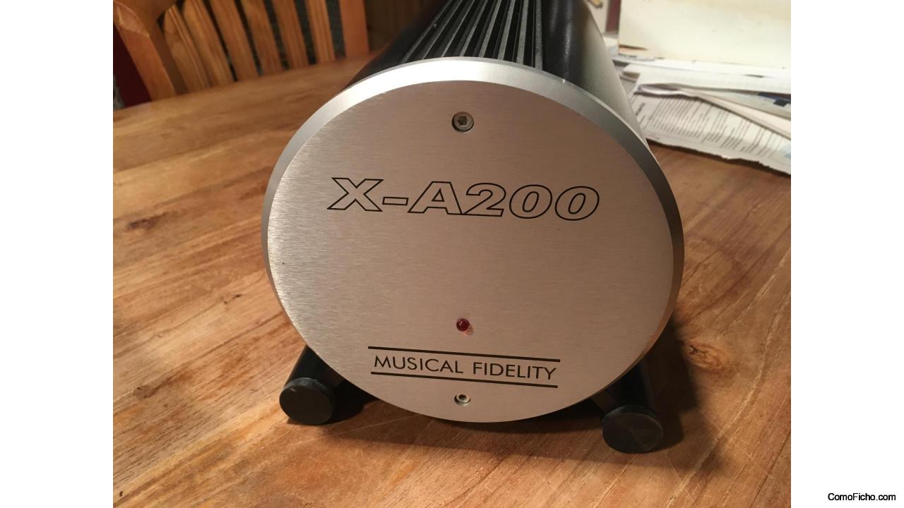 COMPRO: Musical Fidelity X-A200