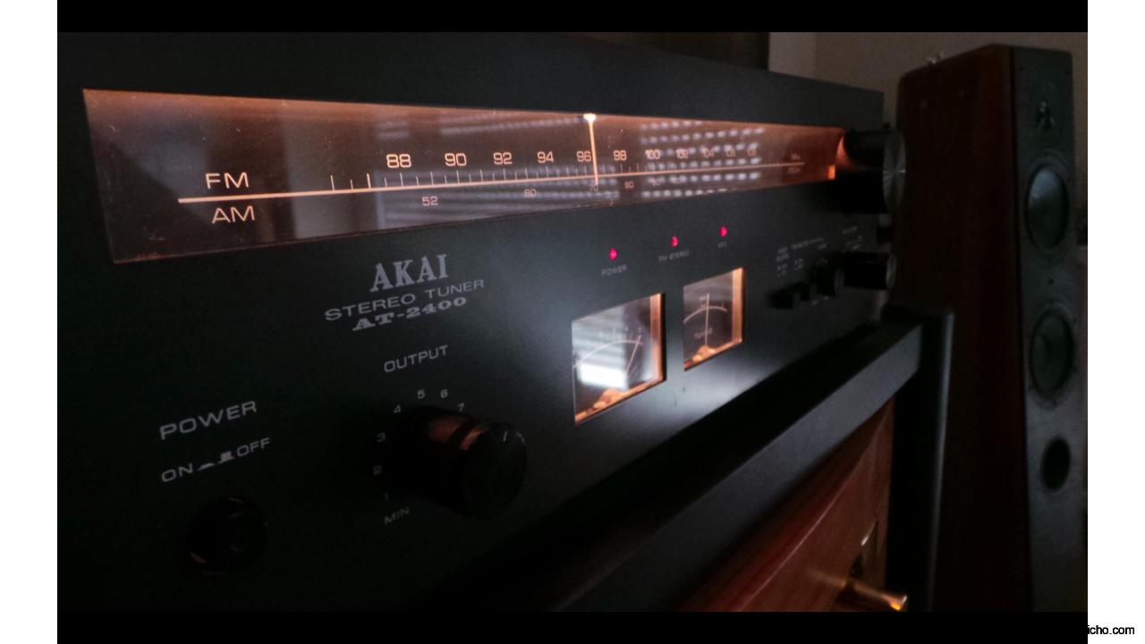 Sintonizador AKAI AT-2400 vintage.