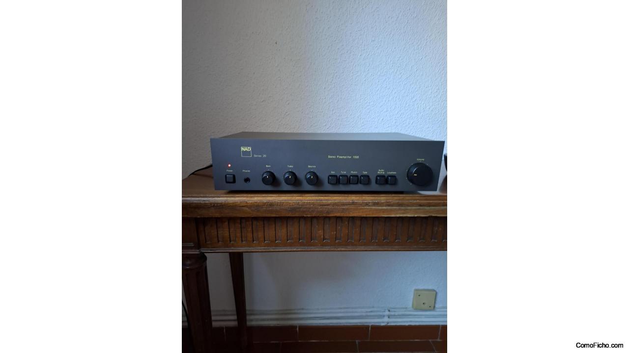 Preamplificador NAD 1020