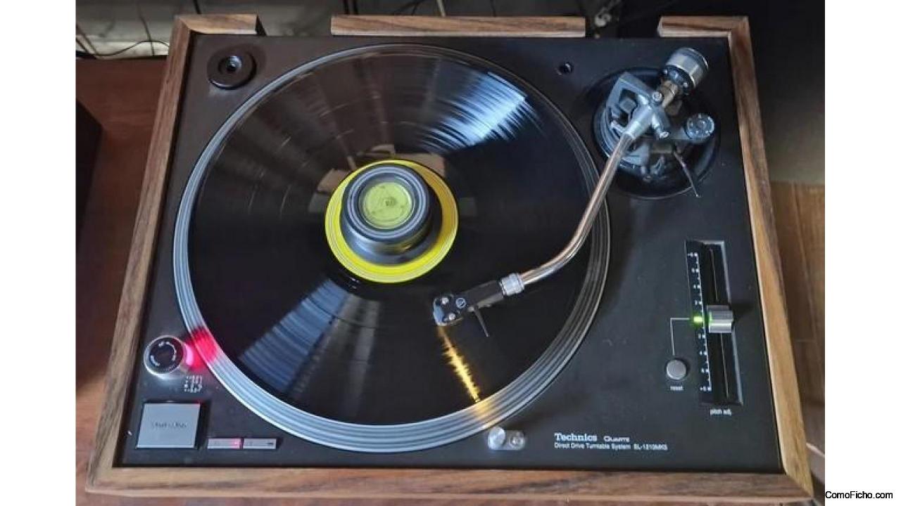 Technics SL 1210 MK5 + PLINTO + AT-VM95ENH