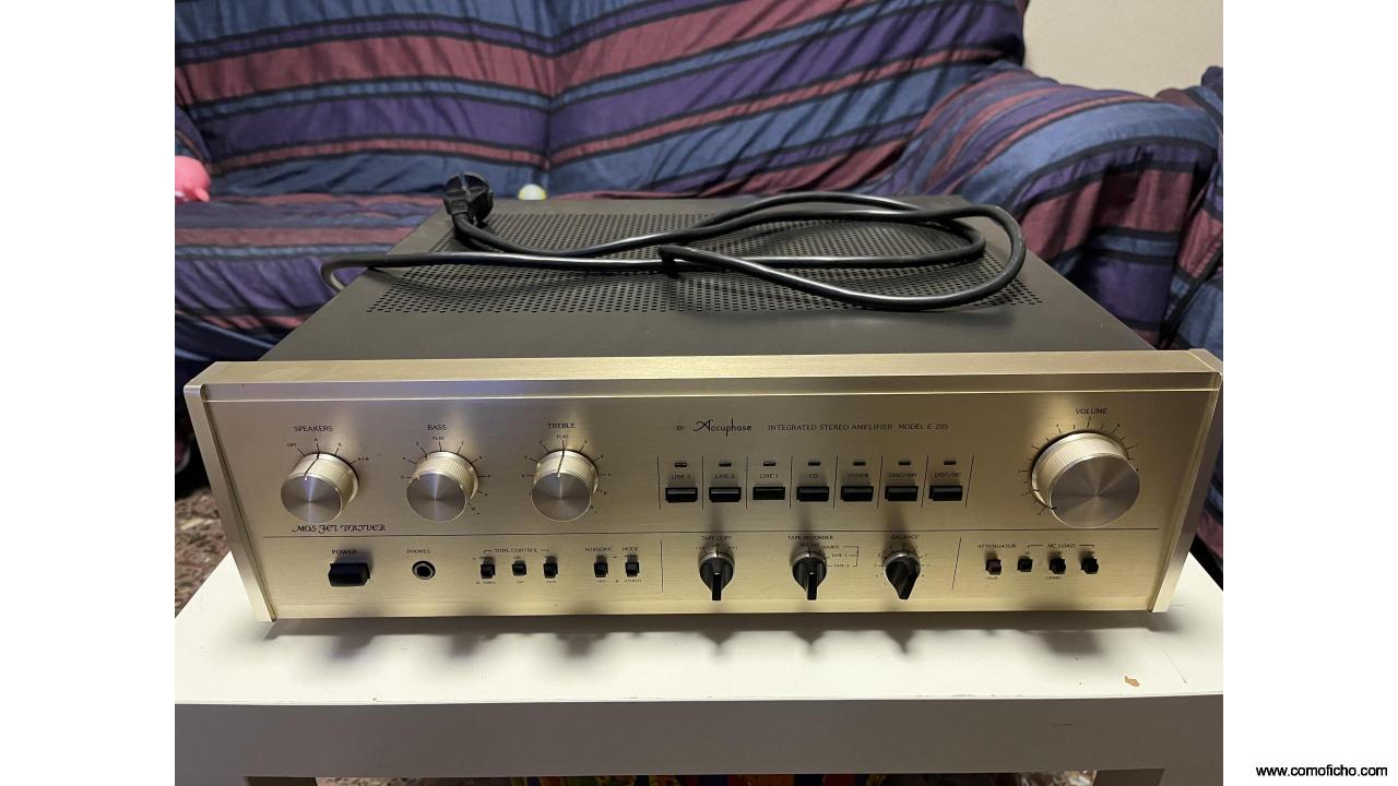 Accuphase E 205