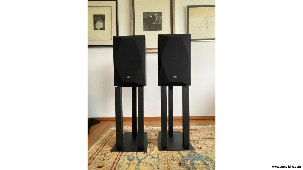 Altavoces MOFI Sourcepoint 8 con pies originales