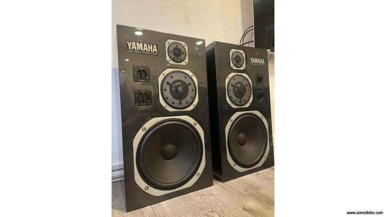 YAMAHA NS 1000 CON SOPORTES DE SUELO