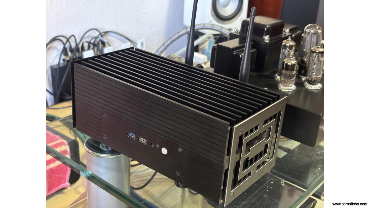 AKASA Turing Hi-End / Intel NUC NUC8I3B