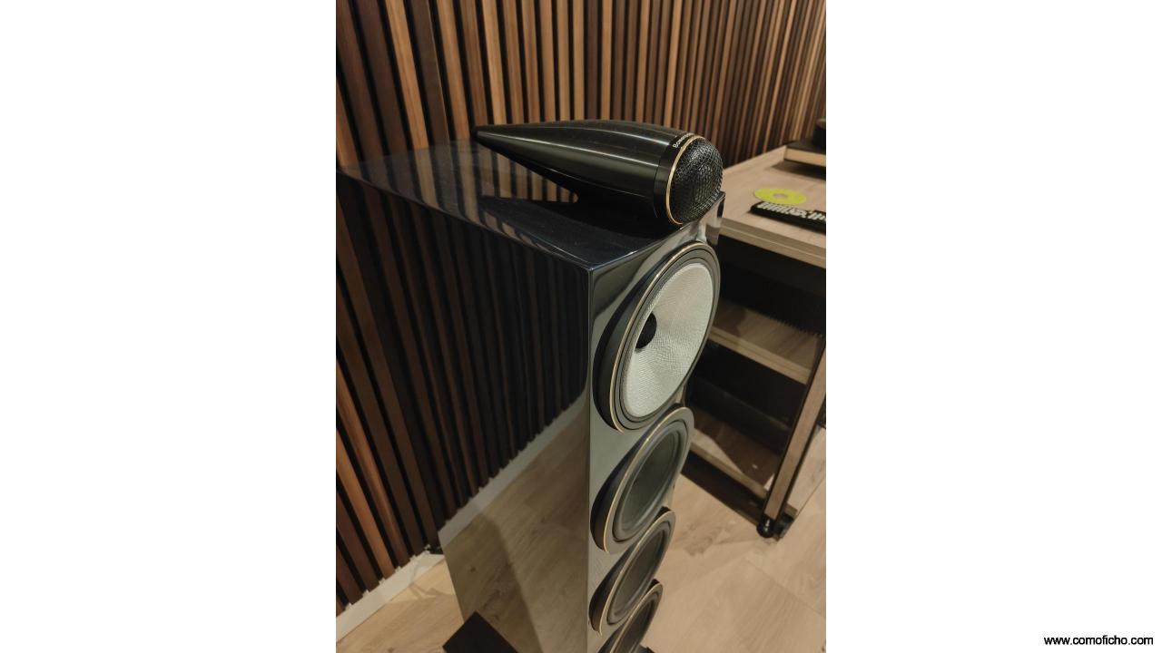 B&W 702 S3 Signature