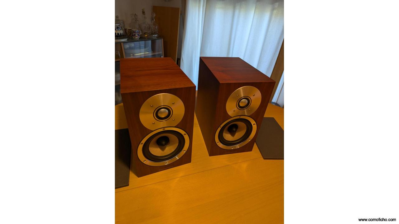Bowers & Wilkins B&W CM1 rosewood