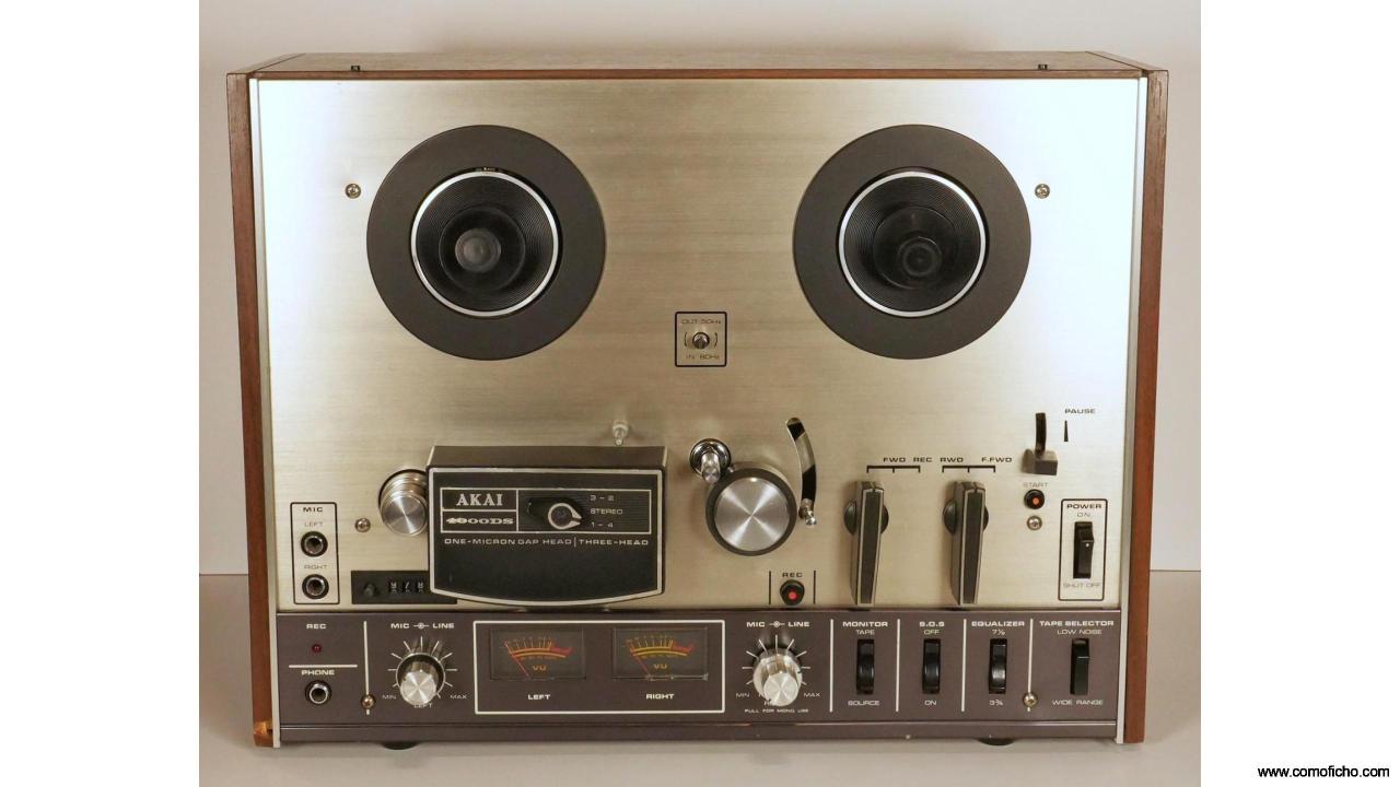 MAGNETOFON AKAI