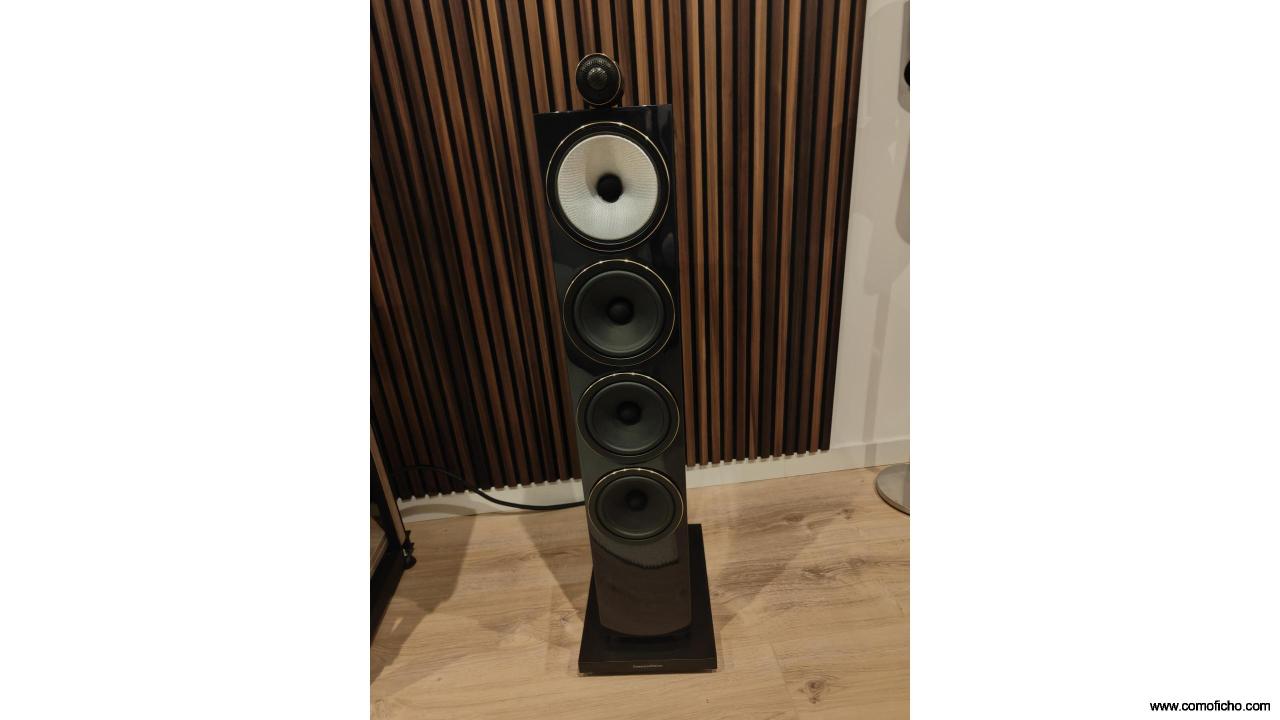 B&W 702 S3 Signature